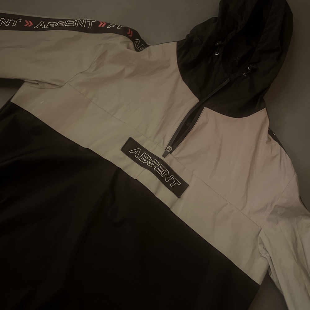 Absent windbreaker water resistance